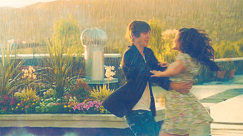 17_gifs_which_prove_that_monsoon_is_the_perfect_season_for_love_18_.gif
