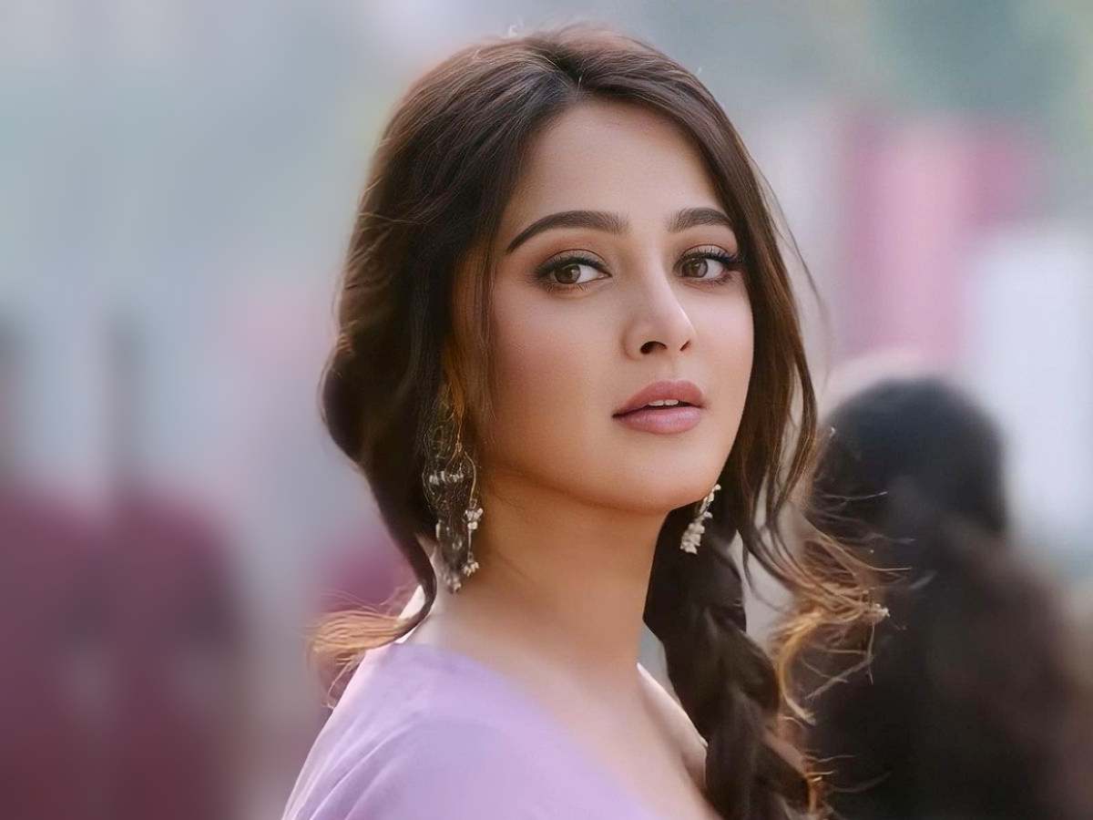 anushka-shetty-msmp-closef.jpg