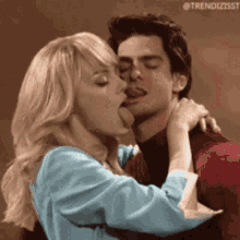 awkward-couple-kiss-kiss.gif