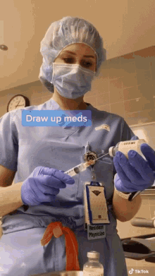 footdocdana-draw-up-meds.gif