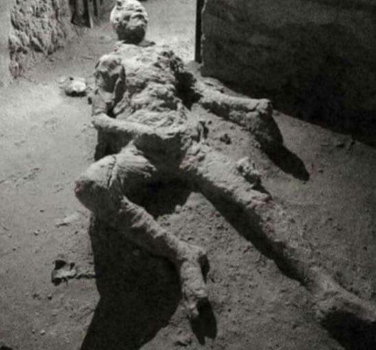 mastrubation man death while mastrubating.jpg