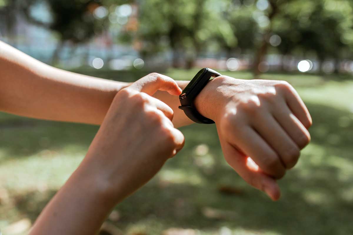 Tapping-a-fitness-band-on-wrist.jpg