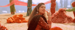 shalini-from-alai-payuthey-tamil-2000-looked-so-simplistic-v0-yt294mqj66dd1.gif