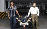 c8s586ng_kamal-haasan-gifts-director-lokesh-kanagaraj-a-lexus-es-300h-after-the-success-of-vik...jpg c8s586ng_kamal-haasan-gifts-director-lokesh-kanagaraj-a-lexus-es-300h-after-the-success-of-vik...jpg