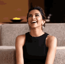 deepika-laughing.gif