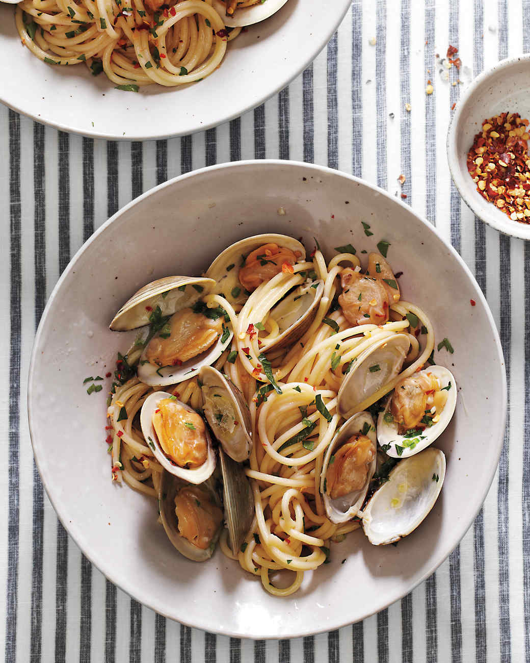 clams-spaghetti-0131-mld110647_vert.jpg
